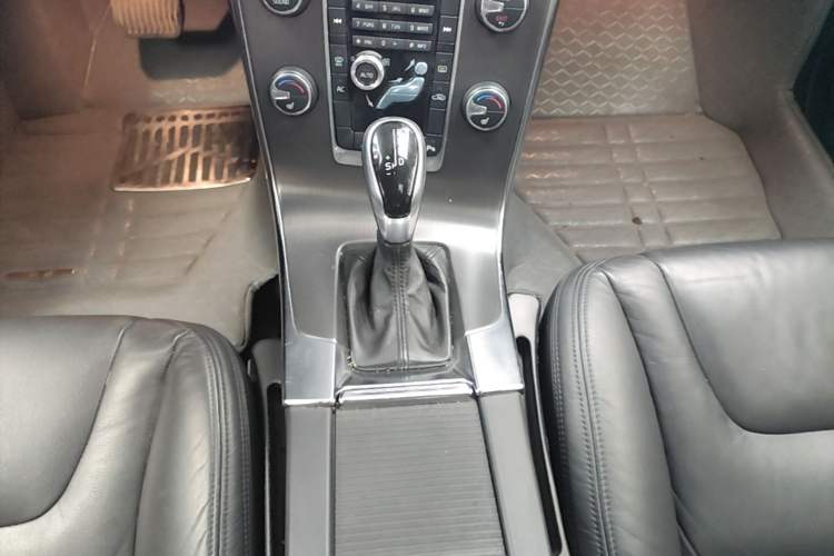 Used Volvo S60 2014 S60L 2.0T Zhiyuan Edition Gear Lever