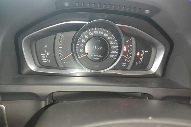 Used Volvo S60 2014 S60L 2.0T Zhiyuan Edition Instrument Cluster