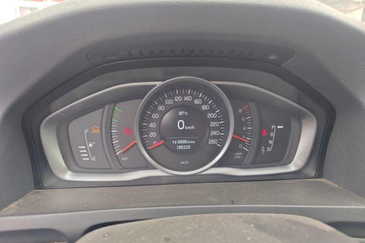 Used Volvo S60 2014 S60L 2.0T Zhiyuan Edition Instrument Cluster