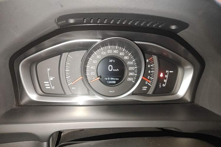 Used Volvo S60 2014 S60L 2.0T Zhiyuan Edition Instrument Cluster