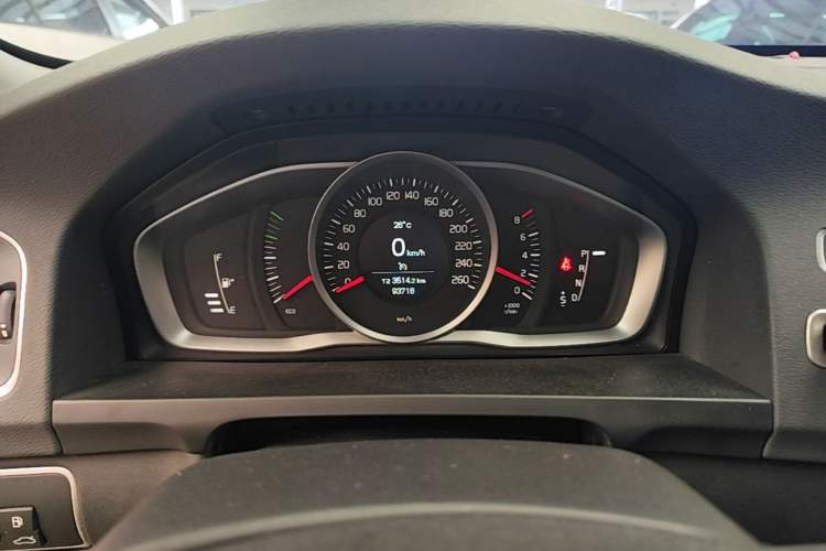 Used Volvo S60 2014 S60L 2.0T Zhiyuan Edition Instrument Cluster