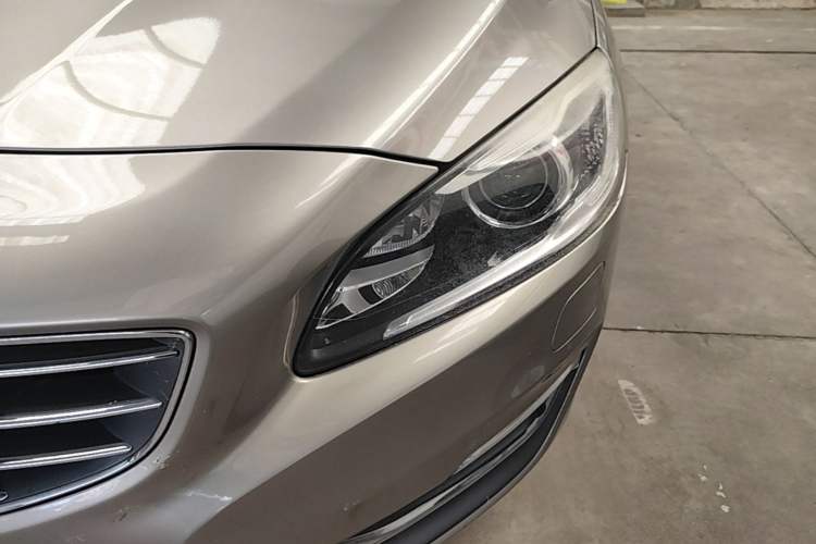 Used Volvo S60 2014 S60L 2.0T Zhiyuan Edition Left Front Headlight