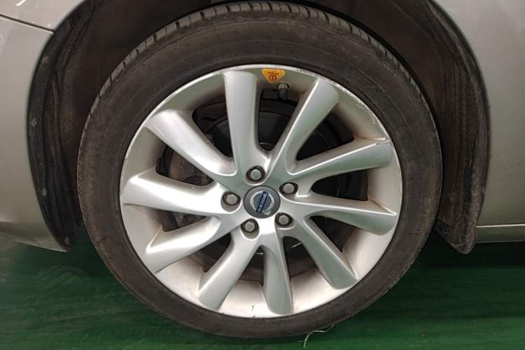 Used Volvo S60 2014 S60L 2.0T Zhiyuan Edition Left Front Wheel Hub