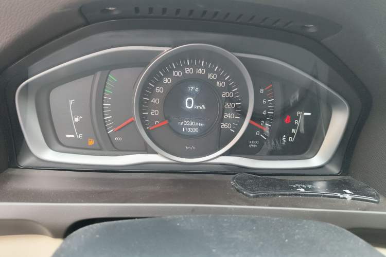 Used Volvo S60 2014 S60L 2.0T Zhiyuan Edition Odometer Close Up