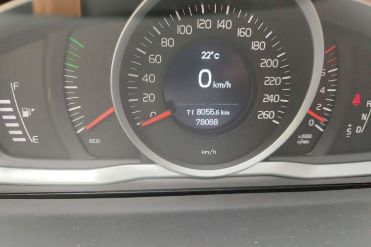Used Volvo S60 2014 S60L T5 Intelligent Drive Edition Odometer Close Up