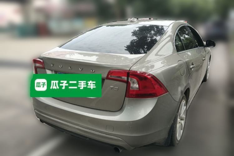 Used Volvo S60 2014 S60L 2.0T Zhiyuan Edition Rear Right 45 Deg
