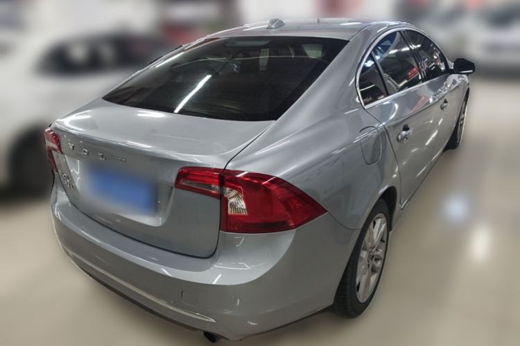 Used Volvo S60 2014 S60L 2.0T Zhiyuan Edition Rear Right 45 Deg