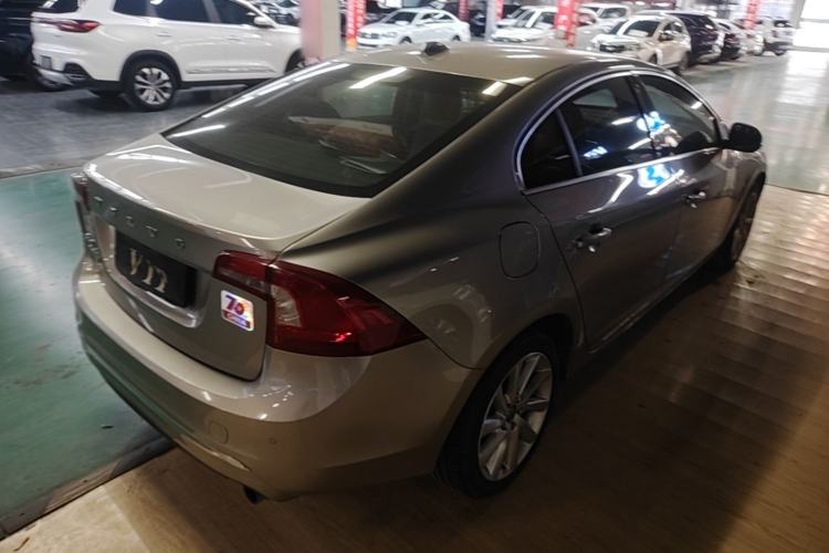 Used Volvo S60 2014 S60L 2.0T Zhiyuan Edition Rear Right 45 Deg