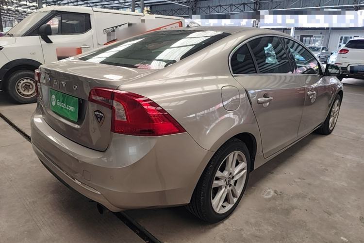 Used Volvo S60 2014 S60L 2.0T Zhiyuan Edition Rear Right 45 Deg