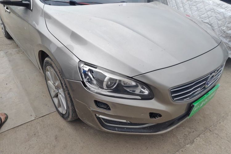 Used Volvo S60 2014 S60L 2.0T Zhiyuan Edition Right Front Headlight