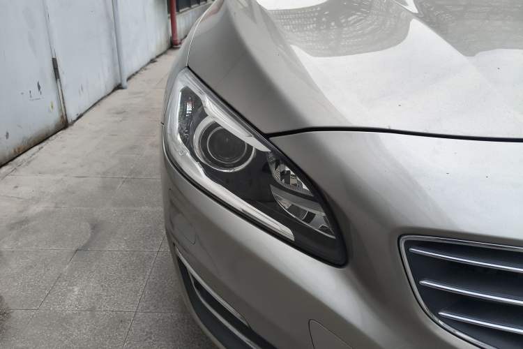 Used Volvo S60 2014 S60L 2.0T Zhiyuan Edition Right Front Headlight