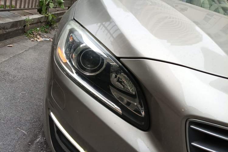 Used Volvo S60 2014 S60L T5 Intelligent Drive Edition Right Front Headlight