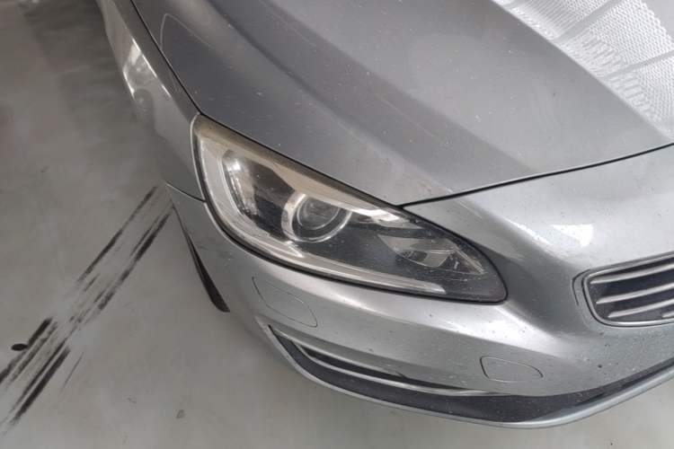 Used Volvo S60 2014 S60L 2.0T Zhiyuan Edition Right Front Headlight