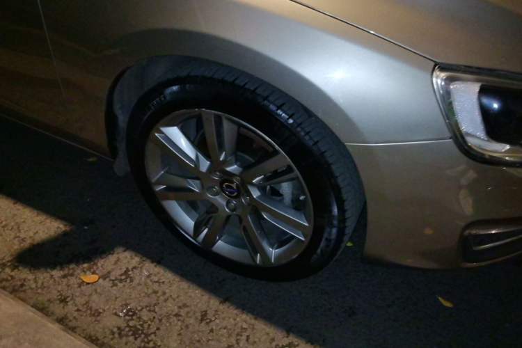Used Volvo S60 2014 S60L T5 Smart Upgrade Edition Right Front Wheel Hub