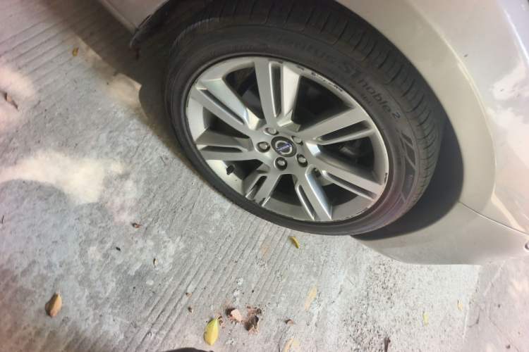 Used Volvo S60 2014 S60L T5 Smart Upgrade Edition Right Front Wheel Hub