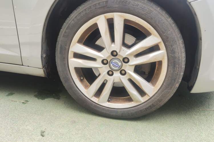 Used Volvo S60 2014 S60L T5 Intelligent Drive Edition Right Front Wheel Hub