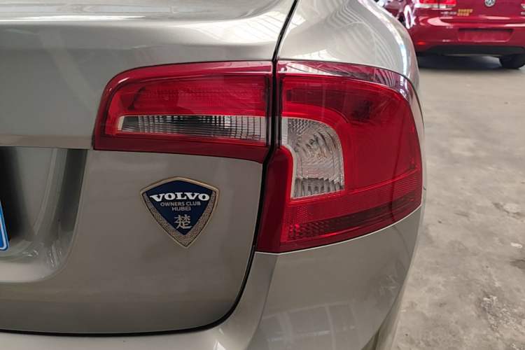 Used Volvo S60 2014 S60L 2.0T Zhiyuan Edition Right Rear Taillight