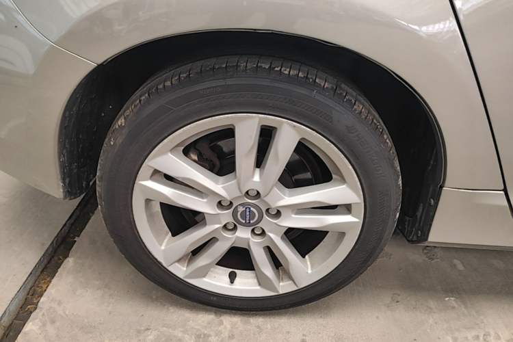 Used Volvo S60 2014 S60L 2.0T Zhiyuan Edition Right Rear Wheel Hub