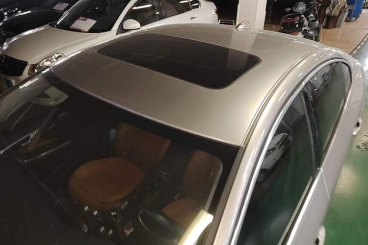 Used Volvo S60 2014 S60L 2.0T Zhiyuan Edition Roof