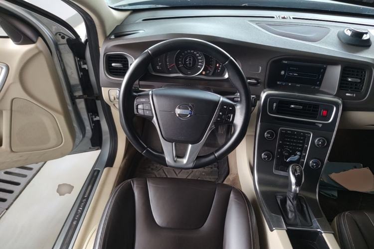 Used Volvo S60 2014 S60L 2.0T Zhiyuan Edition Steering Wheel