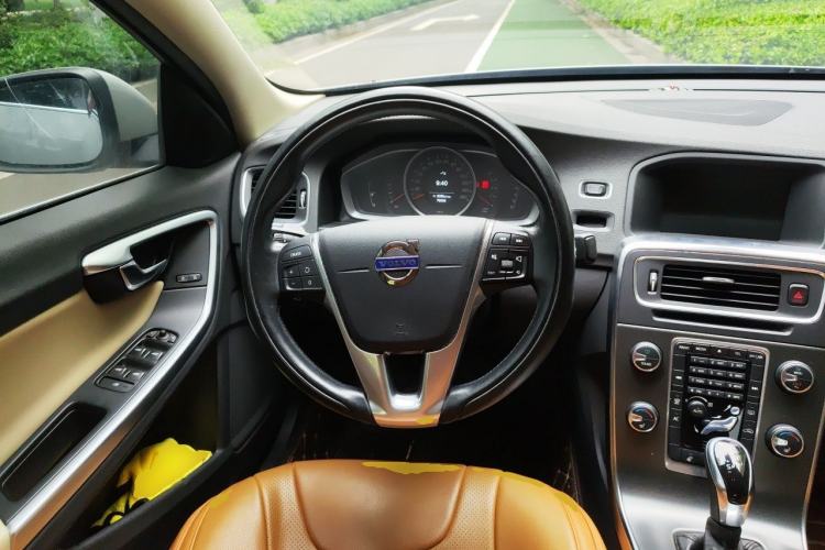 Used Volvo S60 2014 S60L T5 Intelligent Drive Edition Steering Wheel