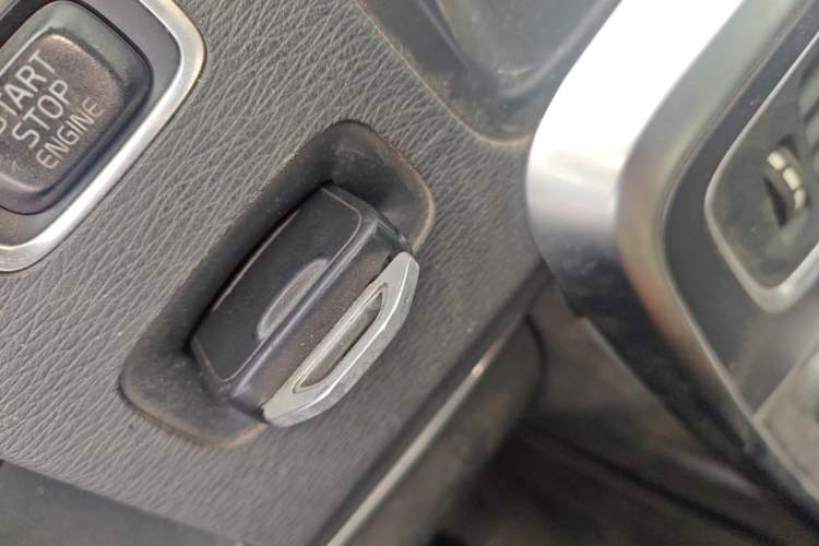 Used Volvo S60 2014 S60L 2.0T Zhiyuan Edition Vehicle Key
