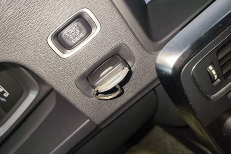 Used Volvo S60 2014 S60L 2.0T Zhiyuan Edition Vehicle Key