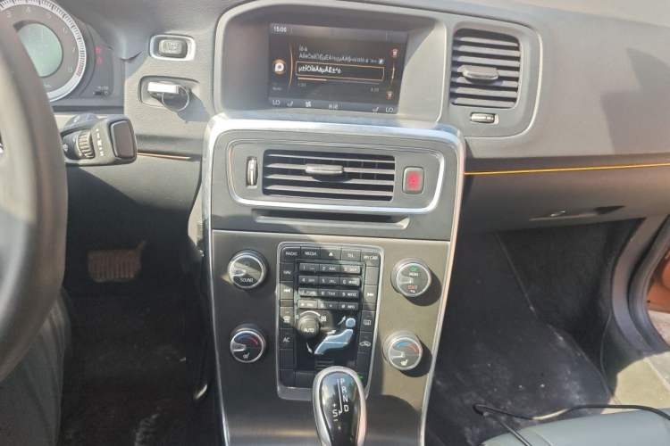Used Volvo S60 2014 T5 Zhiya Edition Audio And AC Panel