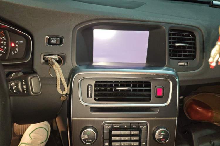 Used Volvo S60 2014 S60L 2.0T Zhiyuan Edition Audio And AC Panel