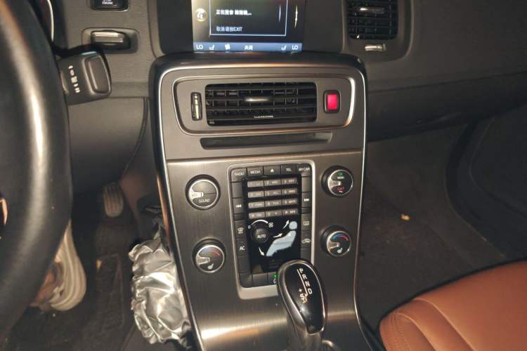 Used Volvo S60 2014 S60L 2.0T Zhiyuan Edition Audio And AC Panel