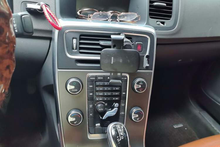 Used Volvo S60 2014 T5 Zhiya Edition Audio And AC Panel
