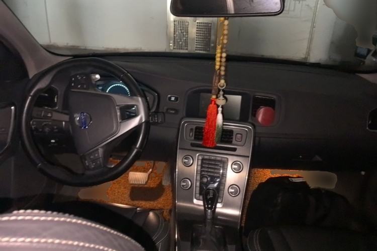 Used Volvo S60 2014 T5 Zhiya Edition Center Console