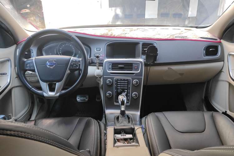 Used Volvo S60 2014 S60L T5 Intelligent Drive Edition Center Console