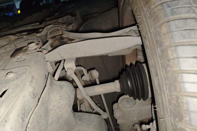 Used Volvo S60 2014 S60L 2.0T Zhiyuan Edition Chassis Front Right
