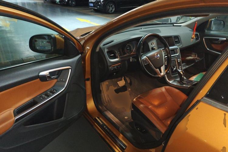 Used Volvo S60 2014 S60L 2.0T Zhiyuan Edition Driver Seat