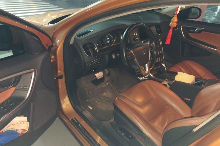 Used Volvo S60 2014 S60L 2.0T Zhiyuan Edition Driver Seat