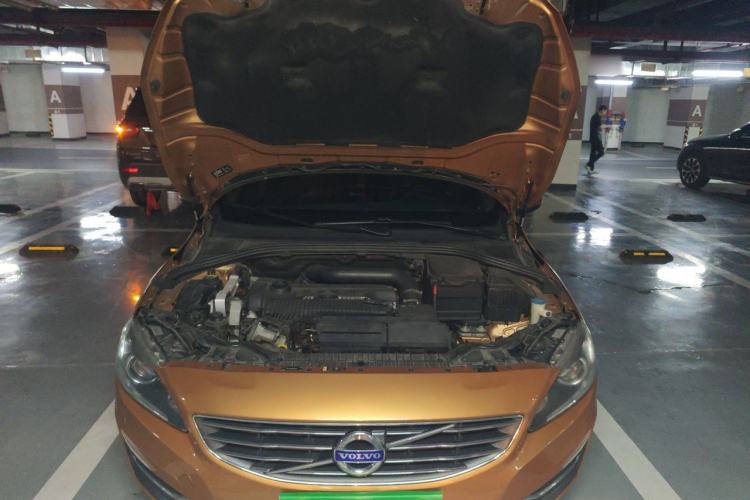 Used Volvo S60 2014 S60L 2.0T Zhiyuan Edition Engine Bay