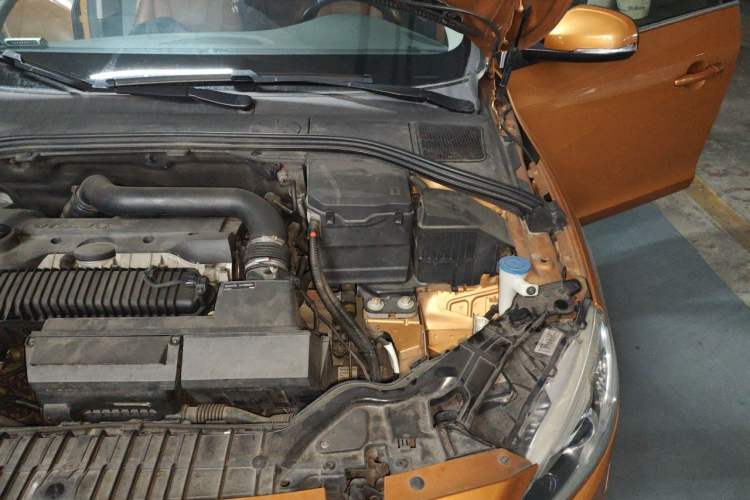 Used Volvo S60 2014 S60L 2.0T Zhiyuan Edition Engine Bay Left