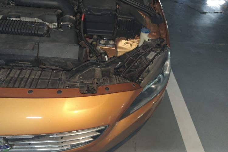 Used Volvo S60 2014 S60L 2.0T Zhiyuan Edition Engine Bay Left