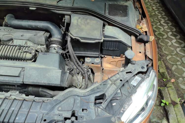 Used Volvo S60 2014 T5 Zhiya Edition Engine Bay Left