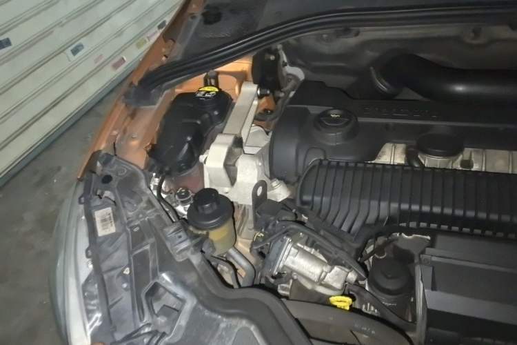 Used Volvo S60 2014 T5 Zhiya Edition Engine Bay Right