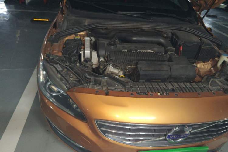 Used Volvo S60 2014 S60L 2.0T Zhiyuan Edition Engine Bay Right