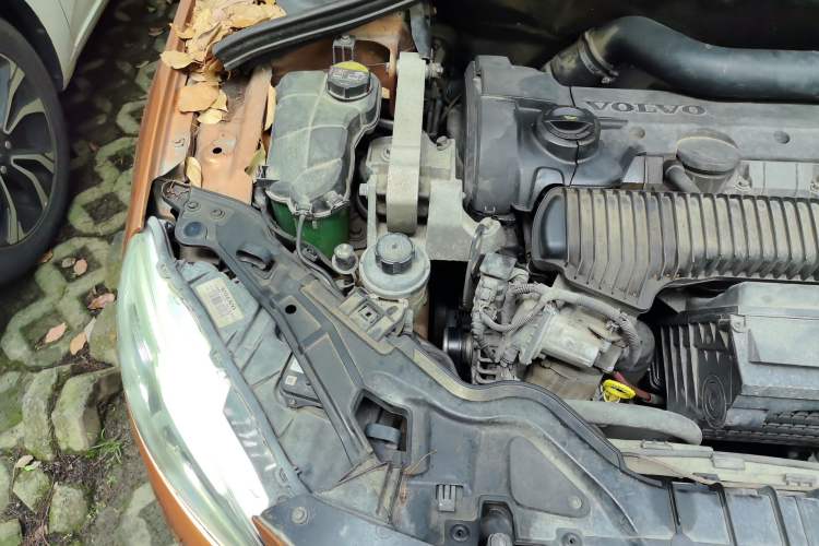 Used Volvo S60 2014 T5 Zhiya Edition Engine Bay Right