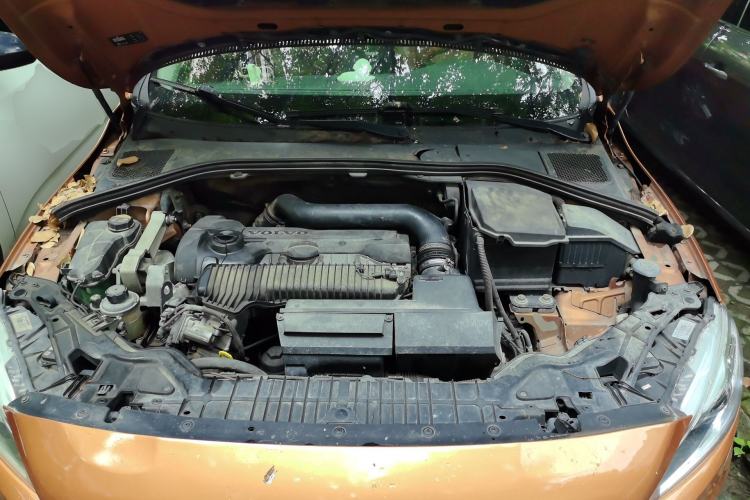 Used Volvo S60 2014 T5 Zhiya Edition Engine Bay