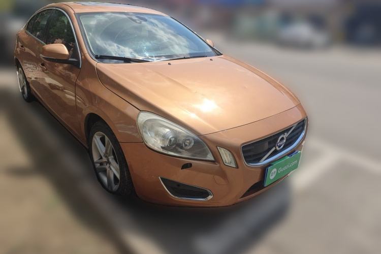 Used Volvo S60 2014 T5 Zhiya Edition Front Right 45 Deg