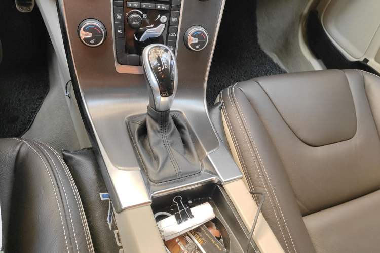 Used Volvo S60 2014 S60L T5 Intelligent Drive Edition Gear Lever
