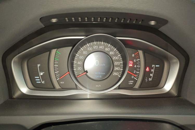 Used Volvo S60 2014 S60L 2.0T Zhiyuan Edition Instrument Cluster
