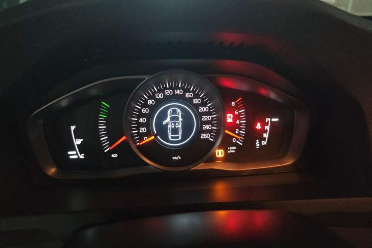 Used Volvo S60 2014 S60L 2.0T Zhiyuan Edition Instrument Cluster