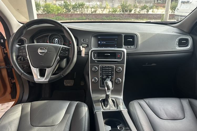 Used Volvo S60 2014 T5 Zhiyi Edition Interior 2