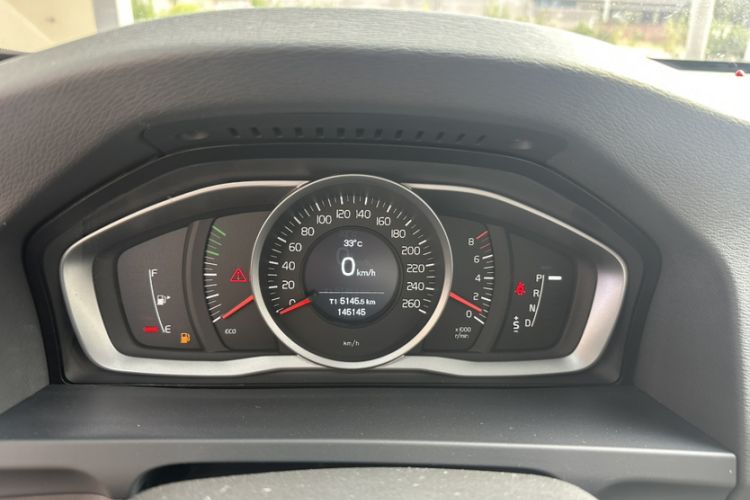 Used Volvo S60 2014 T5 Zhiyi Edition Odometer Close Up